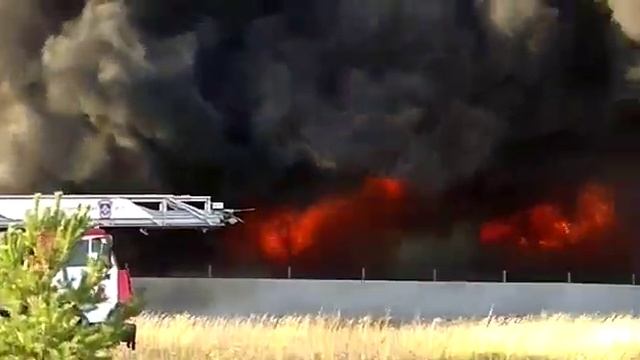 Пожар в Набережных Челнах, горит "Челны Бампер" смотреть онлайн