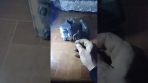 суппорта нива  как снять поменять скобу