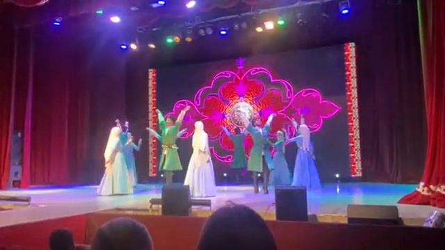 Зажигательная лезгинка Ансамбль Кавказ. Нижневартовс смотреть онлайн