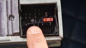 AUX в MAN TGX. Лепим "костыли" в штатном приёмнике.