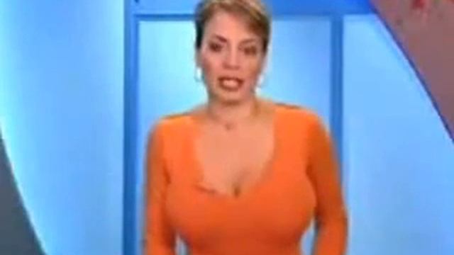 Грудь дикторши увеличивается прямо на глазах!!!