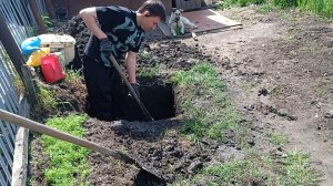 Сынок копает яму под туалет.Обзор ковра.Уходим на каникулы.