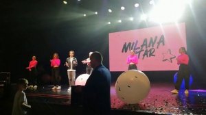 Милана Стар отгадывала имя Глаши и профессионалом называет Глашу, она выиграла футболку от Миланы.