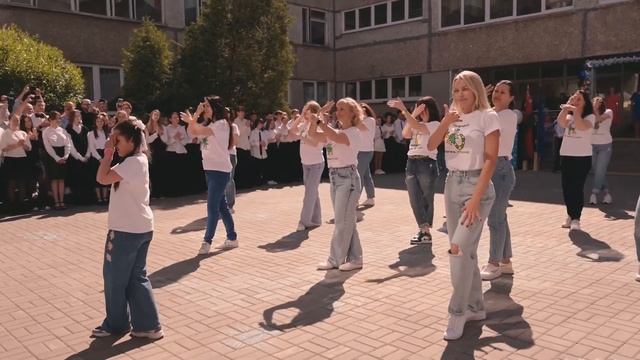 Танец родителей выпускникам на последнем звонке смотреть онлайн