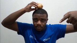 как положить картофель на голову "мем"