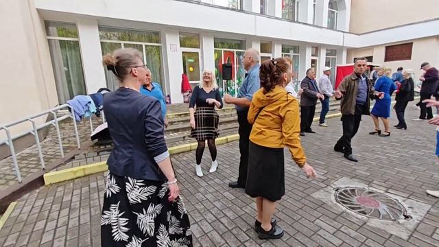 4.05.25г..."Счастье ЕСТЬ, и Счастья Нету"... звучит на танцпо смотреть онлайн