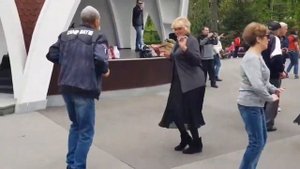 РОМАШКИ РОЗЫ ВАСИЛЬКИ НАПОМНЯТ О ЛЮБВИ!! ХАРЬКОВ ТАНЦЫ