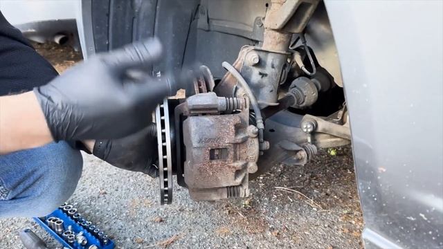 Honda Civic Hybrid - замена тормозов! смотреть онлайн