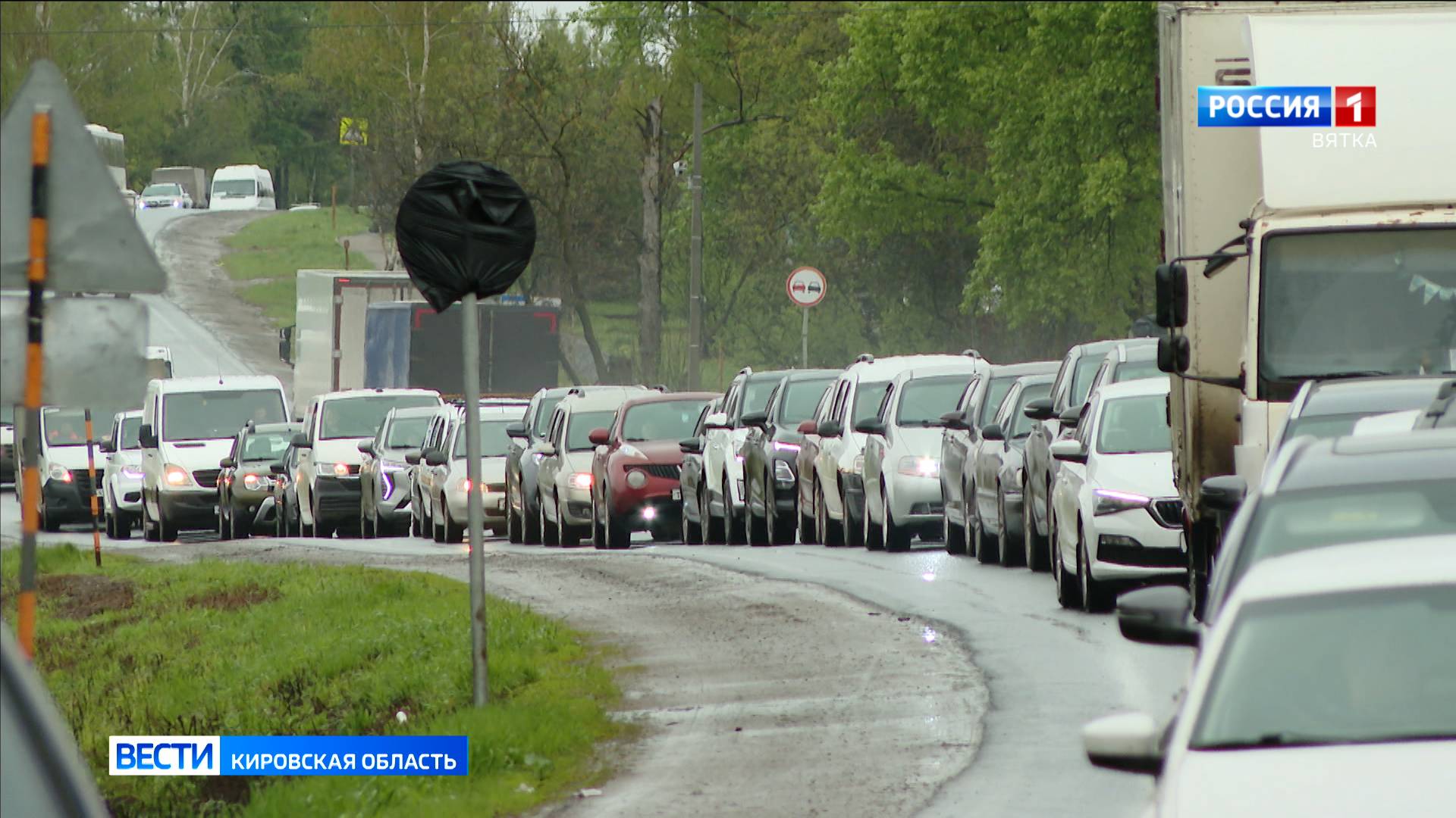 В районе Казанского поворота отмечают транспортный коллапс