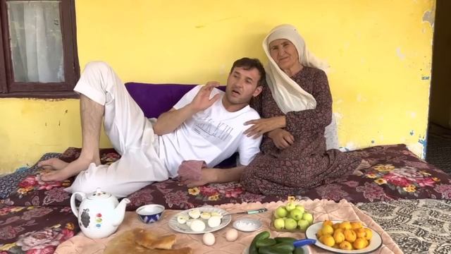 Хоб кардан Дар сари Зонуи Модарҷон ғаниматай Дустон смотреть онлайн