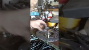 снятие направляющих маховика без сквозных отверстий