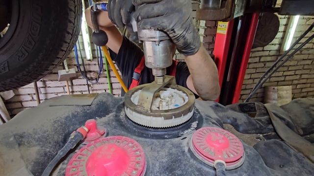 FJ Cruiser 4.0 11г.в. Замена топливного насоса смотреть онлайн