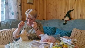 БУДЕМ СМОТРЕТЬ ЧЕГО НАКУПИЛИ В ГОРОДЕ.