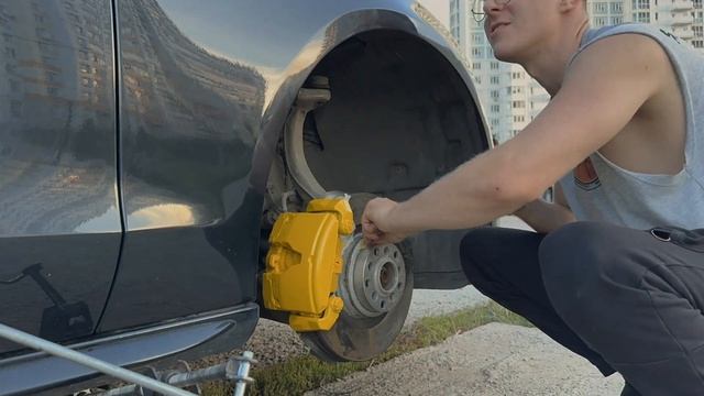 Покраска суппортов своими руками Audi S5. смотреть онлайн