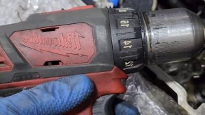 КАК ДОСТАТЬ ОБОРВАННЫЙ БОЛТ ? Отличный способ!!!