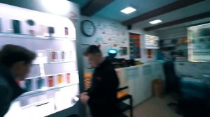 МАКС ВАЩЕНКО. УКРАЛ И РАЗБИЛ АЙФОН В МАГАЗИНЕ  ПРОДАВЕ?