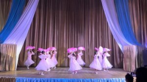 Детская группа - танец с веерами. Преподаватель Нам Ре?