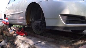 Задуваю Восковой Антикор Novol ML 640 в пороги Toyota Corolla
