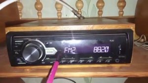 Peoneer MVH-09UBG принимает на 88.2 МГц Душевное радио и 88.3 МГц Po