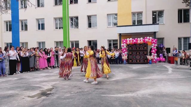 Танец 8 "Б" класса | Navro'z bayramı смотреть онлайн