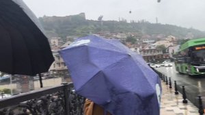 Грузия. Тбилиси. Прогулка  под дождем. Отель. Центр. Экскурсия.