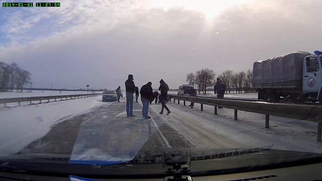 трасса кропоткин армавир,31.01.2014, мчс убирает отбойник смотреть онлайн