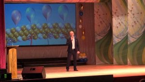 Виктор Новиков. Юбилей школы №20 г.Вяземского. Песня "Твой день рождения"