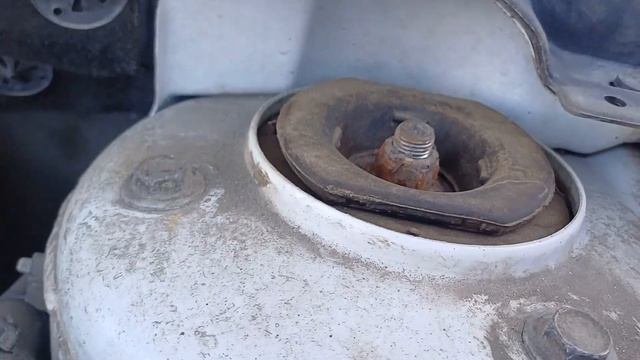 Выявление дефектов опоры амортизатора на EVOLUTE iPRO смотреть онлайн