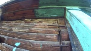 Дом в деревне,  подъем задней части дома, домкратами