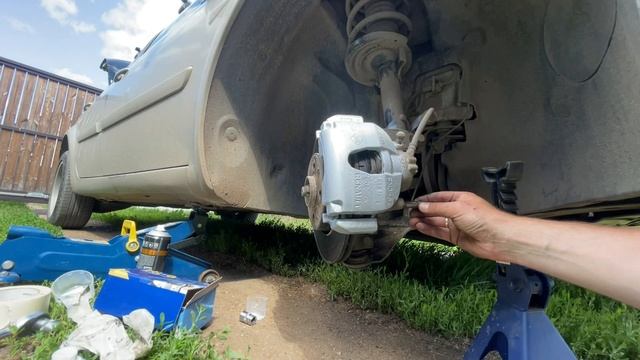 Замена передних колодок Меган 2 смотреть онлайн