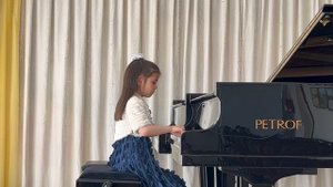 Субботина Аня 6 лет; «ДМШ 1 им. А.К. Глазунова» г. Барнаула