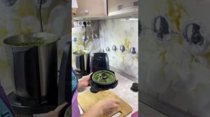 Полезный напиток из петрушки и лимона