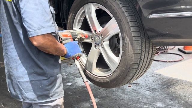 Шиномонтаж в Америке полная ДИЧЬ | Mercedes Benz S550 W221 VLOG смотреть онлайн