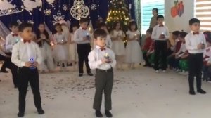 Танец свечами для утренник новый год для старших  груп