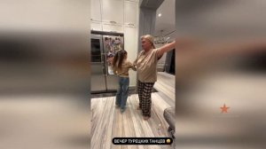 Мама Ксени Бородиной танцует с Теоной!