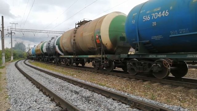 "Юбилейная"! Тепловоз 2М62У-0200 с грузовым поездом. смотреть онлайн