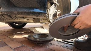 Замена передних тормозов. Mercedes С180 w205. Какие особеннос?