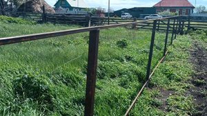 Покраска столбов под сетку Рабицу