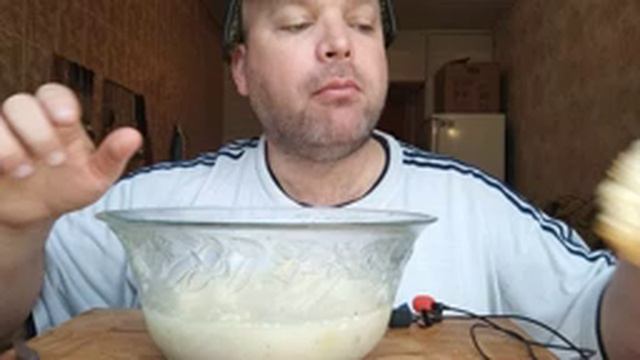 хлеб с майонезом и...