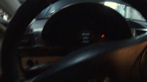 Как нужно проверить уровень масла в моторе Mercedes E200