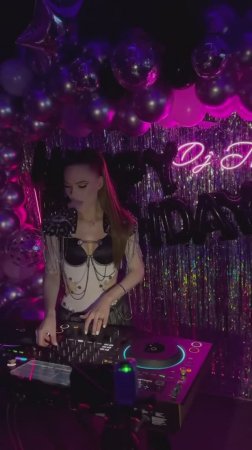 #dj #djset #party #drop #djmix #melodichouse #melodictechno #technomusic #djnessa #femaledj #techno