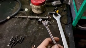 Как достать шайбу из под форсунки Застряла шайба что ?