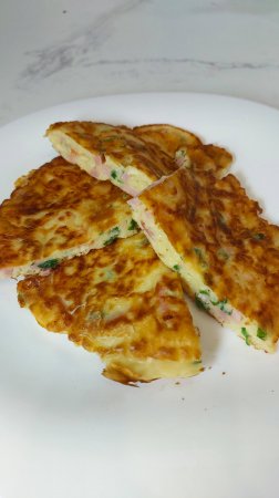 Лепешки с сыром и ветчиной