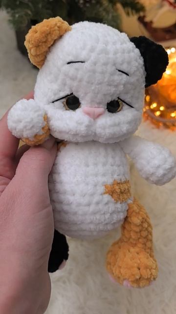 Иногда в заказах бывают пожелания повторить игрушку в цветах любимого животного.Так и в этот раз смотреть онлайн