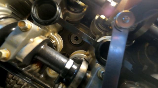 SUZUKI Vitara. SX4. Регулировка зазоров клапанов своими рукам? смотреть онлайн