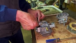 Опять вернулся рабочий карбюратор, наверно что-то с руками )))