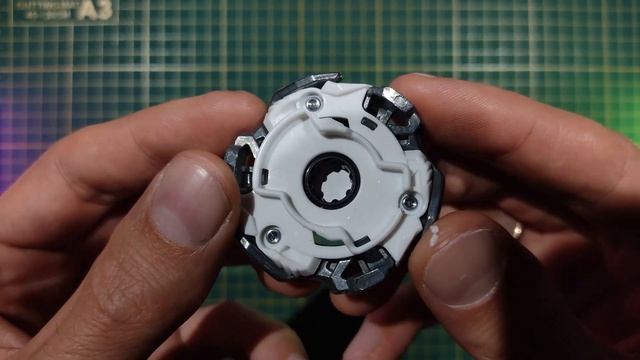 ОБЗОР WEISS TIGER 3-60U | БЕЙБЛЕЙД ИКС | BEYBLADE X смотреть онлайн