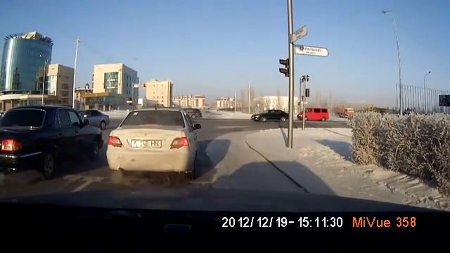 Mio MiVue 358 — дневная съёмка на 1280x720 при 30 к/с смотреть онлайн