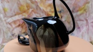 Изящный керамический чайник для чаепития