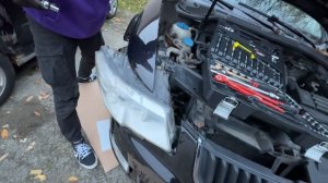 Школьники меняют фары на супербе... | Superb #2 | ШКОДА СНОВА